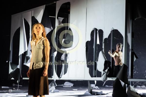 BerlinerEnsembleAntigone-1150